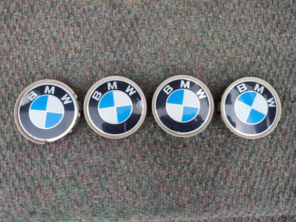 BMW Center caps 1