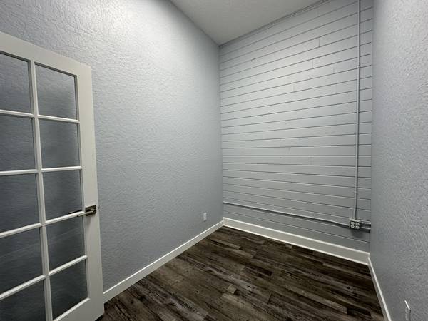 $500 / 66ft2 - Single Offices for Rent! (Longview)64218942553858121