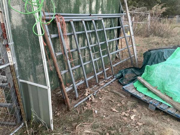 Homemade Heavy Duty Horse Panels 6 plus a gate 1