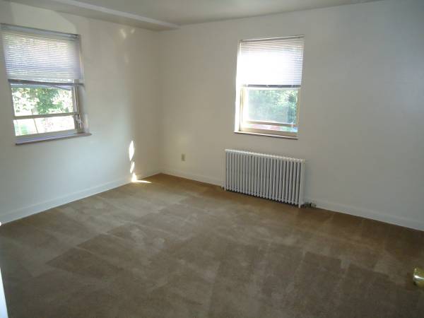 $905 / 1br - Stunning One Bedroom at Chestnut Manor! Heat & Parking Included! (Pittsburgh, Avalon, Bellevue, North Hills)64013367895939124