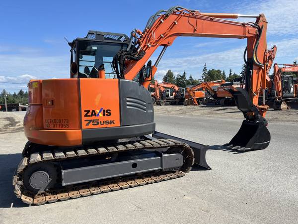2017 Hitachi ZX75USK-5B - THUMB AND COUPLER - heavy equipment - by
