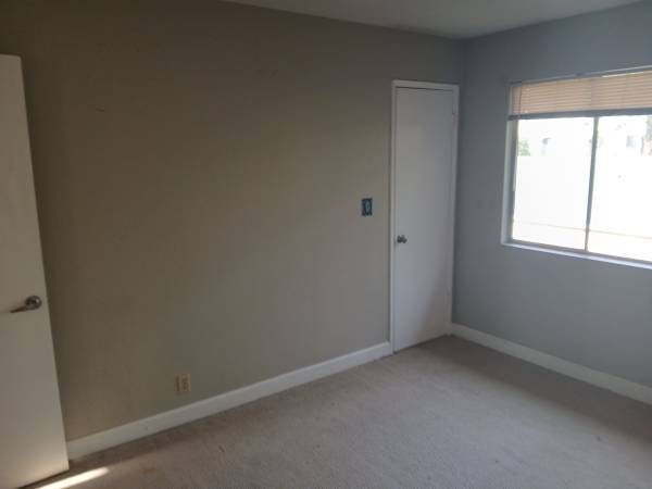 $1,300 / 2br - 664ft2 - Off st townhouse w/ small yard in 3 unit bldg (Santa Cruz)63873333187841121