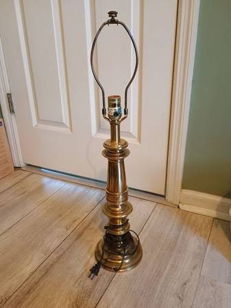 SOLID BRASS LAMP Nice Design 27" high 1