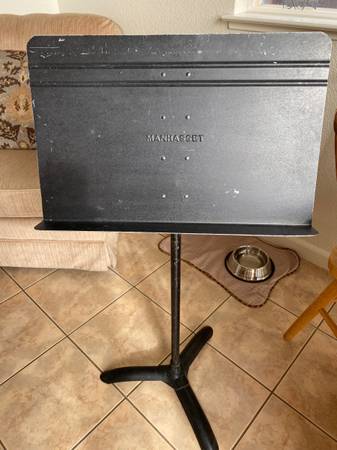 Manhassett pro music stand 1