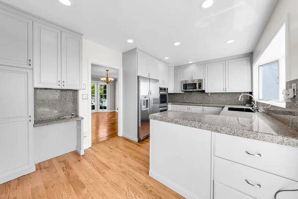 $2,300 / 3br - Come and view this gorgeous 3 bedroom home! (San Francisco)64000756086915123