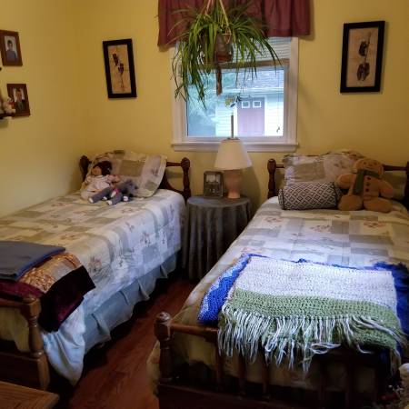 Twin Beds 1