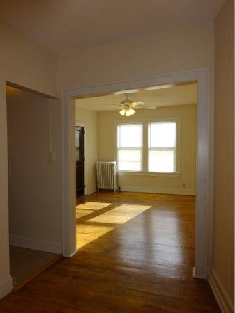 $875 / 1br - 470ft2 - 1706 Stevens, Sunny  Hardwood Corner 1BR in Stevens, Walk DT, Pets OK! (Stevens Square, Eat Street, Downtown Minneapolis)64048422799361121