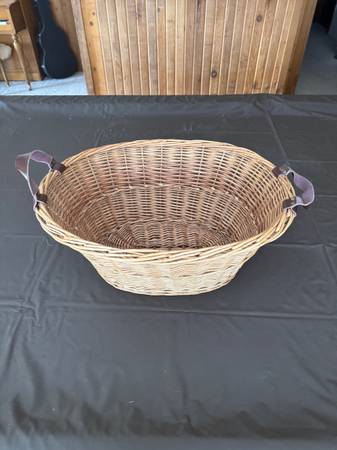 LARGE WICKER BASKET 1