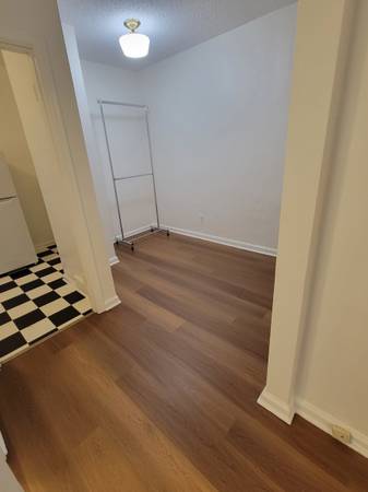 $1,200 / 388ft2 - Charming 1940's studio, near NW 23-Newly remodeled (Walk to Wallace -Forest Park)63845979166339122