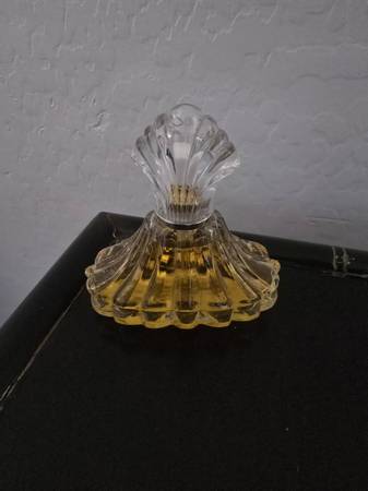 Vintage JR Candaon Eau De Cologne
Natural Spray EDC Full
$35 Cash Firm
32st & Gr 1