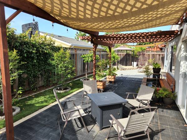 $1,050 / 1br - 300ft2 - Spacious room for rent, private entrance (santa clara)63847327633281121