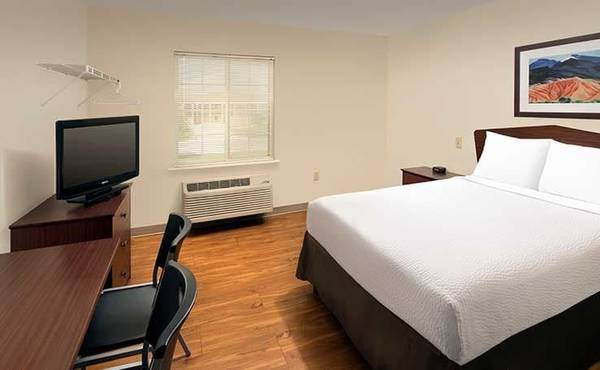 $950 / 1br - Budget-Friendly Monthly Rates - No Lease, No Commitment! (6922 Interstate 35, San Antonio, TX)63681045071617122