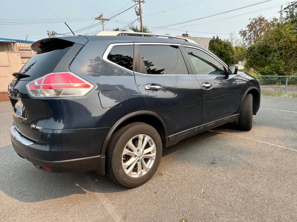 2015 Nissan Rogue SV. AWD. 60,000 millas. - $14,900 (Marysville, WA)63441480503939124
