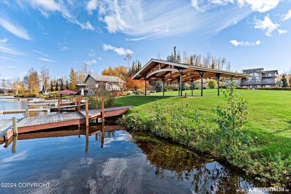 $2,990,000 / 9771ft2 - BUSINESS OP! Truly Epic 3.24 Acre LAKEFRONT RESORT Property! (Big Lake)64004786444033121