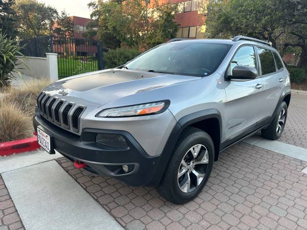 2014 Jeep Cherokee TrailHawk Sport Utility 4D Look and Runs Great 1