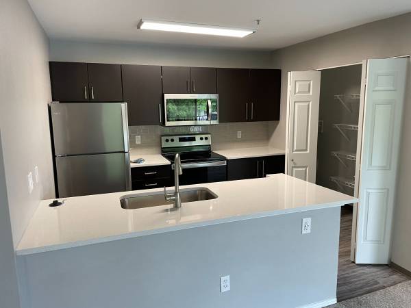 $2,220 / 2hab - 1118ft2 - Toma un Café ☕ Tour Pallas 🔑 Muda Este Fin de Semana ✨🏠 (Beaverton - Línea Beaverton Creek MAX)63914972433410120