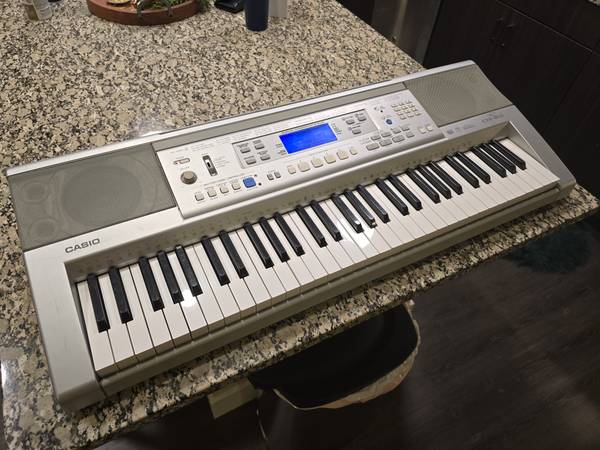 Casio CTK-810 Portable Keyboard – Excellent Condition 1