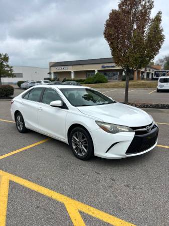 2016 Toyota Camry se 1
