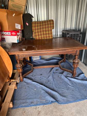 Jacobean style solid oak tablew/ chairs 1