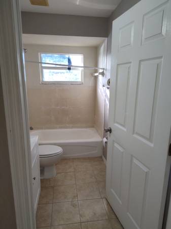 $1,200 / 2br - 672ft2 - Ready to Move in 2/1 Apartment with Washer & Dryer (Cape Coral)64151007025409124