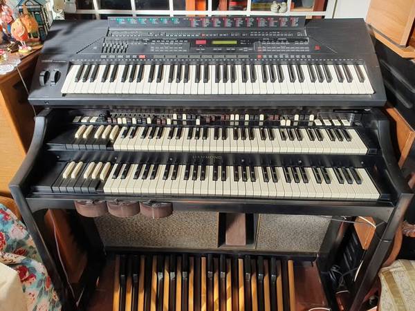 HAMMOND B3  LOOKING FOR FUNK DRUMMER AND BASS 1