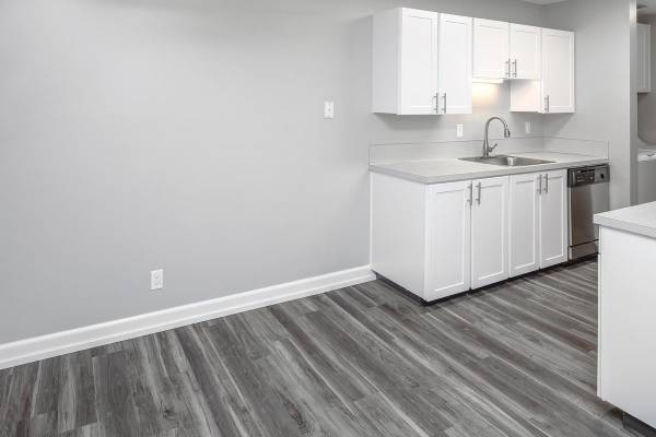 $2,319 / 2br - 1088ft2 - Great 2 bedroom apartment in SE Portland garden-style community! (Reed College)63672653954177122