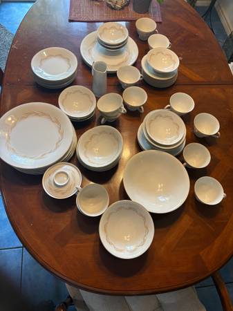 Formal China ware set 1