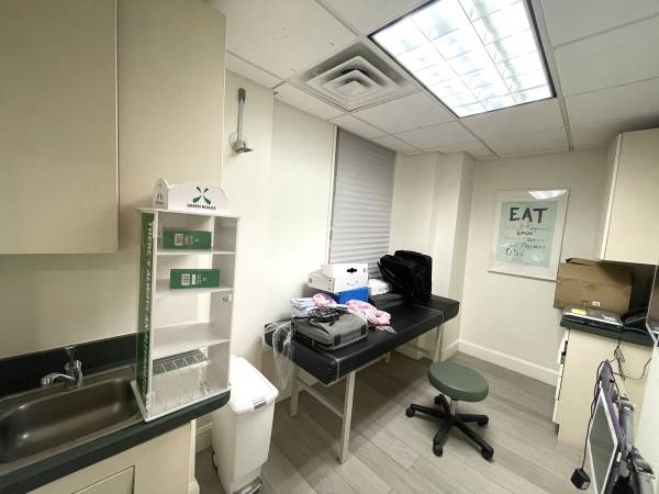 $2,500 / 2000ft2 - No fee rooms in first floor Medical  at the Majestic Central Park west (Midtown West)63945496781314123