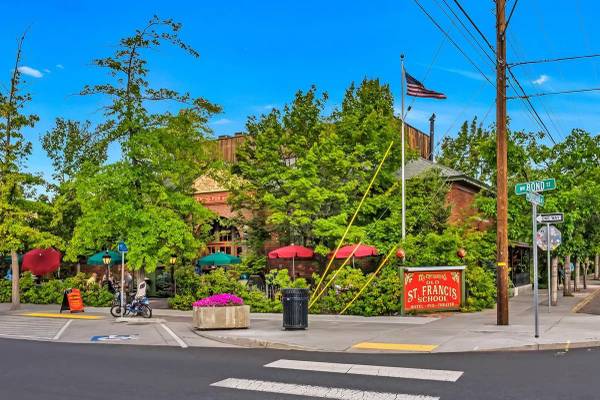 $1,666 / 1br - 659ft2 - Oversized Closets, Hardwood-style Plank Flooring, Oval Soaking Tubs (Pilot Butte)63839292528769123