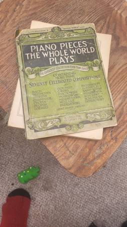 Piano pieces the whole world plays collectable book - $20 (Renton)63471342363905120