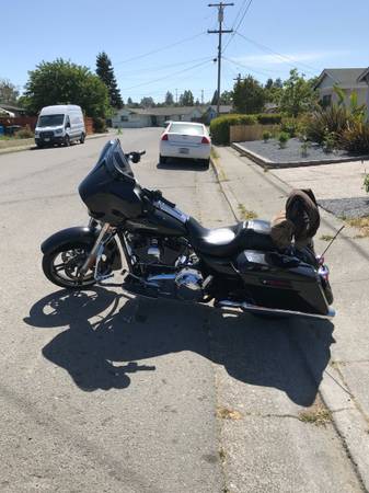 Dont miss this beautiful 2014 HD streetglide 1