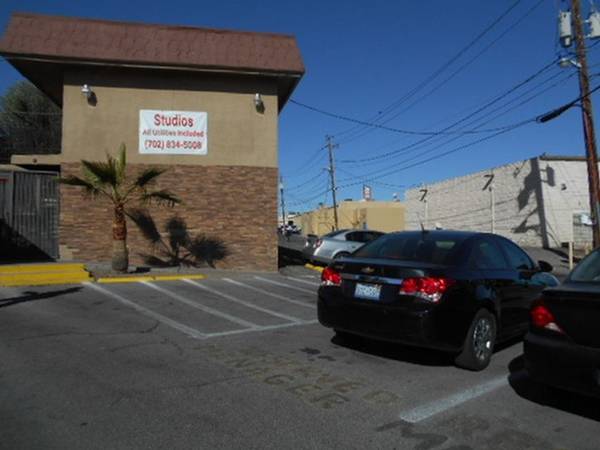 $800 / 275ft2 - move in ready (110 S. Bruce Street, Las Vegas, NV)63859497578499120