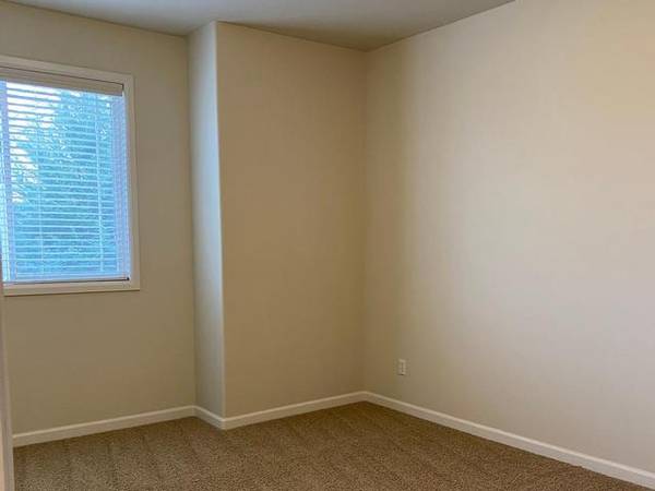 $1,600 / 1br - 887ft2 - 2 and 3 bedroom town homes, Tanning and Sauna (Kennewick)63686597082115122