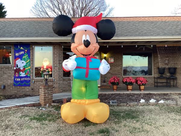 9 Foot Mickey Mouse 1