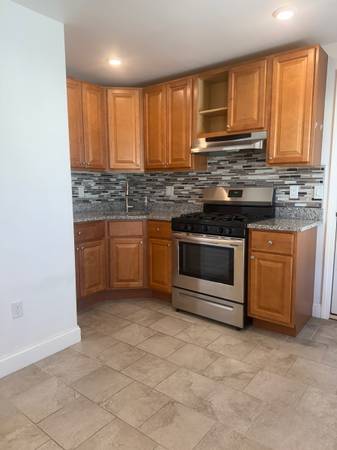 $2,700 / 3br - 9999ft2 - ****MALDEN OVERSIZED 3BED PARKING NEWLY RENOVATED**** (Malden)63810039934211123