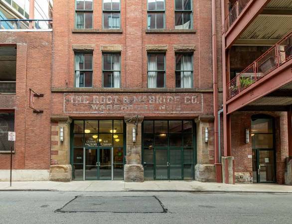$2600.00 / 2br - 2115ft2 - Remodeled, Luxurious 2 Bed/2 Bath Unit in Downtown Cleveland63860364296323120