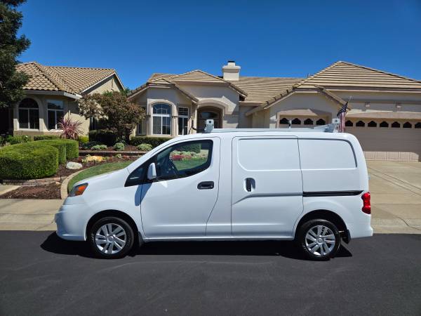 2020 NISSAN NV200 VAN DE CARGA. Pocos kilómetros - $16,000 (Roseville)63438663317379122