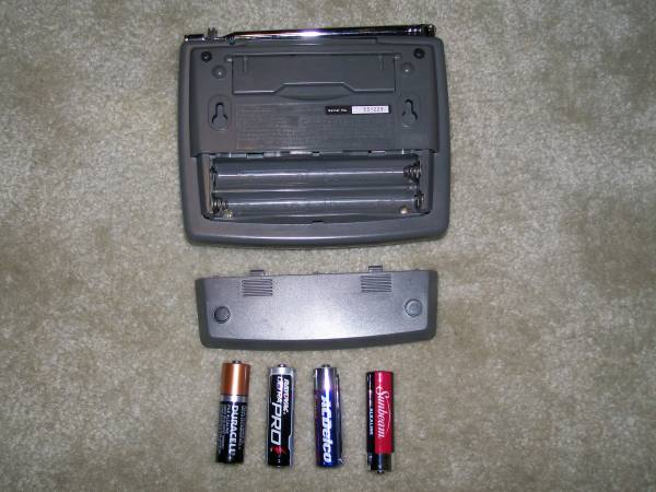 NOAA WEATHER ALERT RADIO, WITH CLOCK - $5 (44th/RAWSON IN FRANKLIN, WI.)63470460027777121