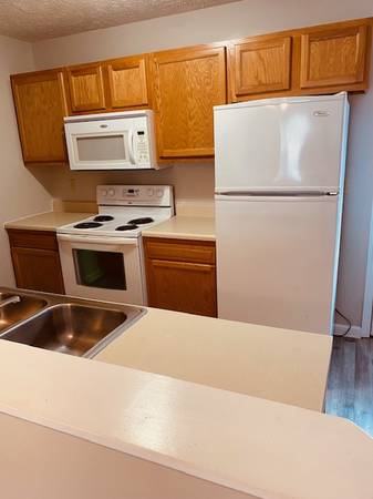 $1,264 / 2br - 900ft2 - Several Unit Types Available Now Thru November63848628136835123