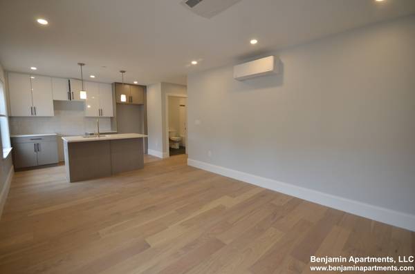$3,600 / 2br - **BRIGHTON-2BED/2BATH-CLOSE TO BOSTON LANDING, BOSTON COLLEGE-NO FEE! (Brighton)63856447582595122