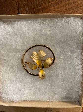 Vintage Flower Broach Pin - B 1