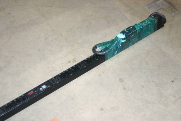 APC SERVER POWER DISTIBUTION STRIPS METERED 110/240 VOLT 1