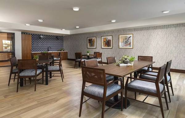 $1,449 / 2br - 912ft2 - Dive into comfort. Our spaces are designed for you. (Goodyear)63623896923523122