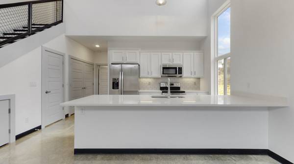 $2000.00 / 2br - 1300ft2 - 3819 Jett Lane Jeffersontown 4029964008827832451123