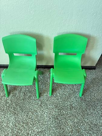 KIDS IKEA GREEN CHAIRS 1