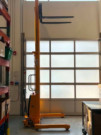Semi-Electric Straddle Stacker - 137" Lift 1