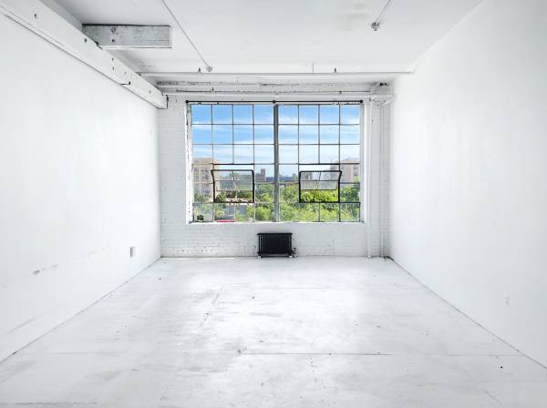 STUDIO 317:LIGHT-FILLED ARTIST STUDIO W WINDOW L TRAIN 1