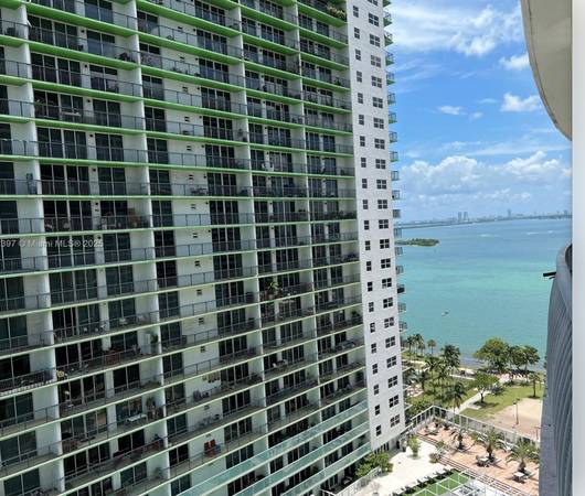 $2,554 / 1br - 791ft2 - contrato de 1 año, incluye lavadora/secadora y 1 estacionamiento (Edgewater)63825137800577120