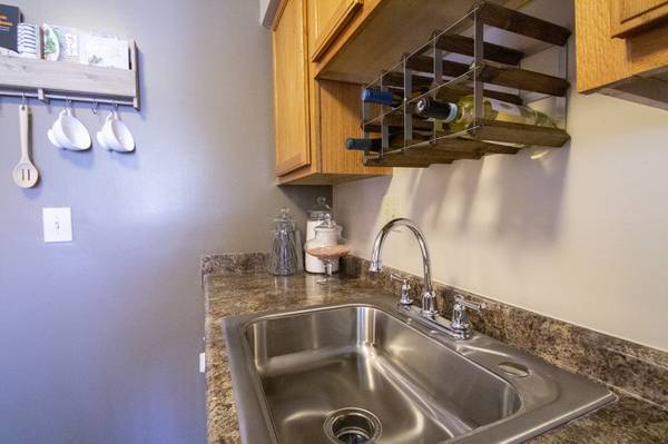 $1,505 / 2br - 950ft2 - Your Dream Apartment is Just a Click Away Visit Deer Hill Today (Mt. Washington)63172785004547124