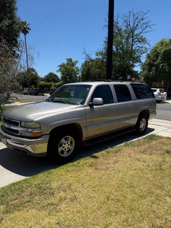 Chevy suburban 4x4 for sale - $2,000 (Granada Hills)63618171422083121